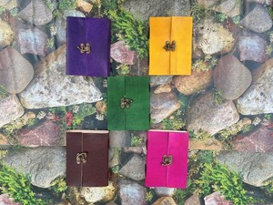 ชุดสมุดบันทึกหนังวินเทจ5เล่มสำหรับเขาสมุดบันทึก Grimoire ที่ดีที่สุดถูกผูกไว้กับเกลียวห้าสี-หนังสือบันทึกธรรมดา - Product Image 3