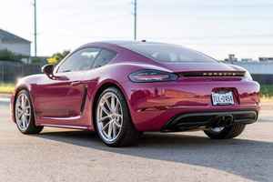 CLEAN 2024 P o r s c h e 718 Cay-man Style Edition 2,400 Miles, Ruby Star Neo, Premium et Sport Chrono Packages - Product Image 4