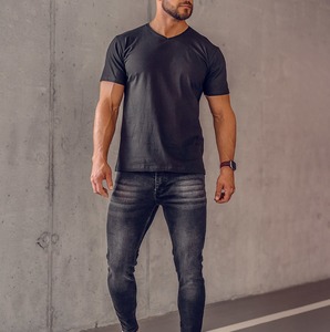 Verano OEM personalizado cuello en V 100% algodón ropa básica de Hombre Camisetas logotipo personalizado y tamaño de los hombres camisetas con cuello en V al por mayor - Product Image 5