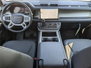 Verificado 2024, SUV de Lujo Eléctrico Usado, Estilo Británico, Tipo 130, P400 X-Dynamic SE, Automático, R18, Asientos de Tela, Volante a la Izquierda, Tamaño Grande - Product Image 4