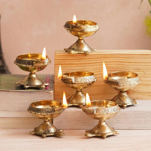 Diya traditionnel classique illumine vos festivités avec la tradition Diya traditionnel élégant idéal pour les rituels et la décoration intérieure - Product Image 2