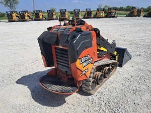 รถตักล้อยางขนาดเล็ก Kubota SK600 ปี 2023 แบบตีนตะขาบ เครื่องยนต์เบนซิน ลูกปืน KYB ประสิทธิภาพสูง - Product Image 3