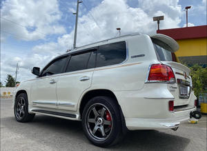 Nuevo Land Cruiser Prado 4WD SUV |   4x4 de Tamaño Completo |   Excelente estado - Product Image 4