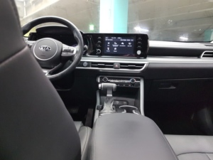 ซีดานประหยัดน้ำมัน LA008681 K5 Kia 2020 Kia พร้อมเครื่องยนต์ปล่อยมลพิษต่ำที่นั่งสบายสำหรับการขับขี่ในเมืองและทางหลวง - Product Image 2