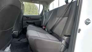 Toyota Hilux 2025 2.4GD, Camioneta Diésel Manual, Tracción en las Cuatro Ruedas, 5 Asientos, 4 Puertas - Product Image 6