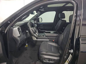 Toyota Sequoia Platinum 2025 2024 d'occasion en excellent état - Product Image 3