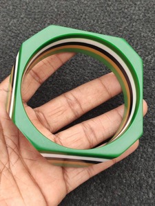 Bracelets en résine de qualité supérieure moulés à la main d'AALIYAN IMPEX Styles de mode d'été et côtiers pour des looks décontractés à faible coût - Product Image 4