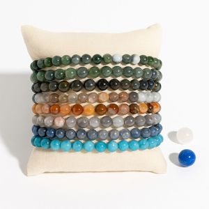 Pulsera de macramé Gardenia de gama alta en tono azul rico Joyería ajustable hecha a mano La mejor opción para el uso diario o regalo para ella - Product Image 3