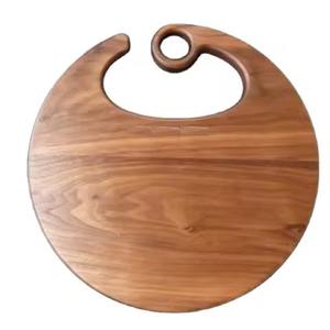 Planche à découper ronde à la mode conçue pour rehausser l'expérience culinaire avec un design élégant et une praticité quotidienne - Product Image 4
