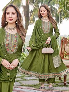 Kurti Vetican Ghera Hecho a Mano con Conjunto de Dupatta Banarasi, Nuevo Diseño, Ropa Festiva para Damas de Honor, Bodas y Fiestas de Boda - Product Image 6