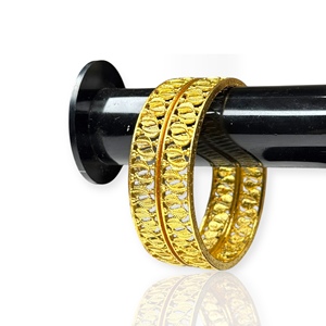 Brazaletes con Patrones Chapados en Oro Hechos a Mano, Joyería de Perlas de Primera Calidad para Bodas y Fiestas, a Precio de Mayoreo - Product Image 1