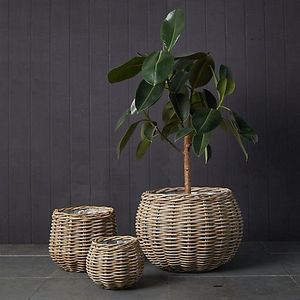 Cesta de maceta de cuerda de yute tejida a mano con soporte, diseño único, cesta de mimbre para interiores y exteriores hecha de hierro y ratán - Product Image 1