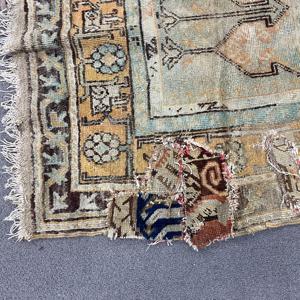 Alfombra Turca Ecológica de Lana de 3.1x5.2 pies con Diseño Vintage de Patchwork, Borde Azul y Base de Látex - Product Image 4