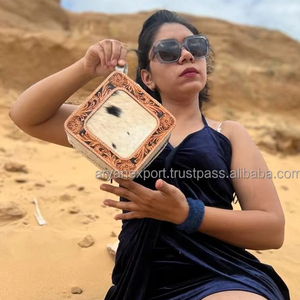 Joyero de cuero de vaca con pelo de estilo occidental hecho a mano, bonito, de viaje, esencial, almacenamiento mínimo - Product Image 2