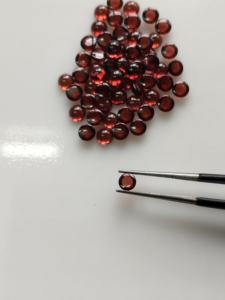 พลอยโกเมนสีแดงทรงกลม4.5มม. ธรรมชาติอัญมณีหลวมคุณภาพดีสำหรับทำสร้อยคอเครื่องประดับ - Product Image 3