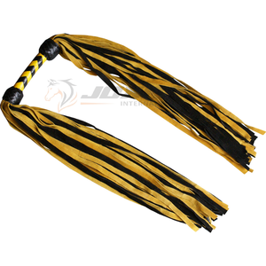 Fouet en cuir robuste conçu avec de longues queues robustes et une poignée ferme et antidérapante pour une performance dominante et un contrôle - Product Image 4