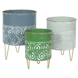 Maceta de metal vintage con acabado rústico, perfecta para interiores de casas clásicas y decoración de jardín atemporal - Product Image 4