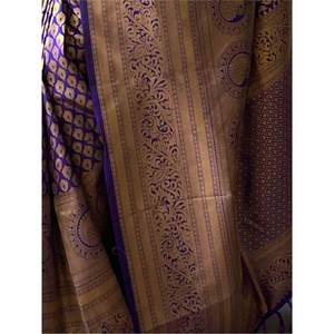 ชุดเดรสผ้าไหมแคนจิวารัมสีม่วงที่งดงามสำหรับงานเทศกาลและงานกลางคืน - Product Image 2