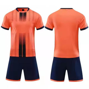 2025 nouveau logo personnalisé de haute qualité vêtements de football coloré blanc entraînement sportif maillot uniforme ensemble méthode de sublimation - Product Image 1