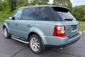 Nueva Range Rover Sport HSE 2008 de Primera Calidad, SUV de Alto Rendimiento con Interior Oscuro, Cámara Trasera, Caja de Cambios Semiautomática y Techo Solar - Product Image 3