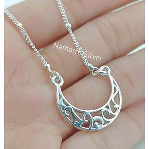 Collar con Colgante de Luna Plateado Hecho a Mano, Diseño Filigranado, Joyería Minimalista con Perla, Regalo de Amor para San Valentín - Product Image 1