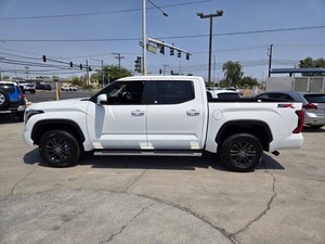 Toyota Tundra SR5 2024 en perfecto estado - Product Image 5