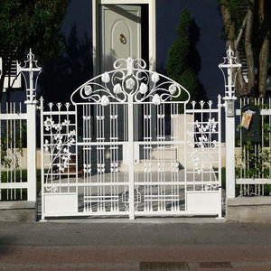 Portail en métal pour entrée résidentielle fabriqué au Vietnam avec finition noire antique et structure de cadre en fer personnalisé durable - Product Image 4