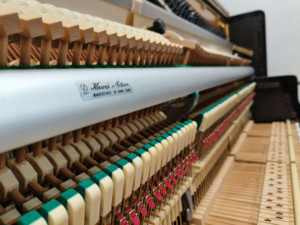 Piano Vertical KAWAI BL71 de Segunda Mano de Japón con Tono Cálido para Compradores Globales - Product Image 5