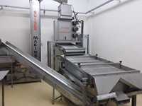 SUISER MAKINE RVS Notenmolen Hakmachine 3 Rollen 250 Kg/u
