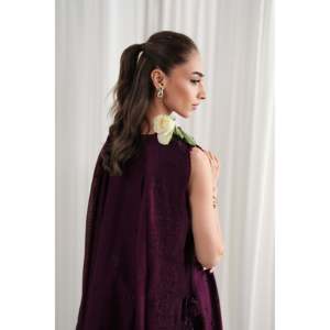เสื้อชีฟองปักลายดอกไม้ ZAIB 3 ชิ้น พร้อมผ้าคลุมไหล่ Khaddi Net Emb และกางเกงขายาว คอลเลคชั่นฤดูใบไม้ผลิ/ฤดูร้อน แบบไม่มีปก-BIC-4922 - Product Image 4