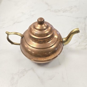 Hervidor de cobre rústico único con artesanía tradicional y toque antiguo perfecto para el auténtico estilo de cocina de granja - Product Image 1