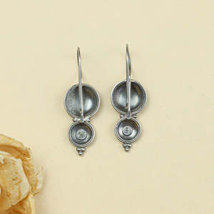 Boucles d'oreilles pendantes en argent 925 Tridha Chandrika, motif en forme de boule, design élégant - Product Image 6