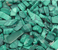 Cristal naturel en gros puces de malachite polies en vrac puces de malachite pierre cadeau de super qualité