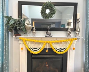 Guirlande de marigold et de mogra avec toran pour la porte d'entrée de la maison indienne, décoration de Diwali, décoration de pooja mandir et de mariage - Product Image 1