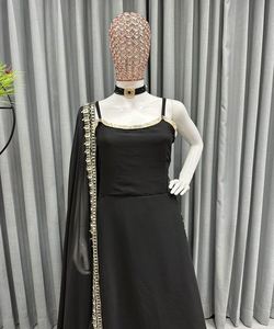 ชุดแต่งงานที่น่ารักน่ารัก ชุดบาราซี่ย์ Kurta Dupatta พร้อมการพิมพ์แบบตรวจสอบที่สดใสและการเย็บปักถักร้อยที่หรูหราสวมผ้าฝ้าย Kurti - Product Image 3