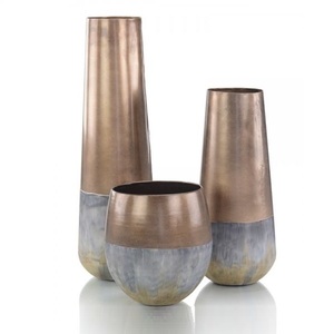 Meilleure vente Vase décoratif moderne en aluminium Vase à fleurs en métal de haute qualité pour la maison, le salon, le mariage et la décoration de table - Product Image 1