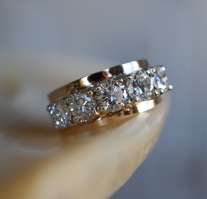 Anillo de diamante cultivado en laboratorio de cinco piedras, banda de boda de racimo, Ctw 1,65, corte redondo, anillo de compromiso de diamante cultivado en laboratorio, banda gruesa de eternidad - Product Image 1