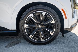 Offre Spéciale : Cadillac Escalade Iq Sport 2025 d'occasion – Prêt à être expédié - Product Image 5