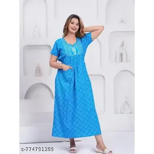 Robe de nuit longue en coton bleu pour femme, tailles XL/XXL, col ras du cou, manches courtes, motif ethnique, confort quotidien, tissu tissé ODM doux - Product Image 1