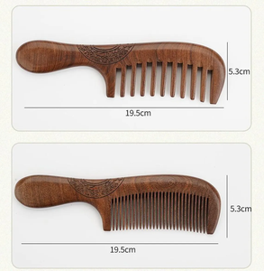 Peigne en bois fait à la main pour le toilettage quotidien offrant des avantages antistatiques et un démêlage en douceur pour tous les types de cheveux - Product Image 3