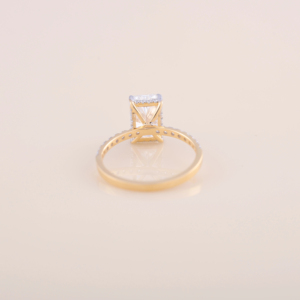 Bague de fiançailles en or rose jaune et blanc 18 carats avec diamant de laboratoire taille radiant de 1,10 ct et pavé rond de 0,304 ct - Product Image 3