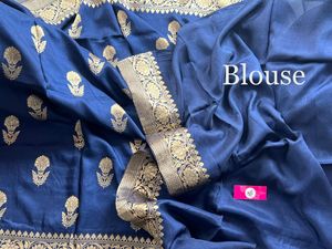 Sarees de seda de brocado tejidos con motivos pequeños hechos a medida de telas de seda pura disponibles en color gris claro y patrones - Product Image 6