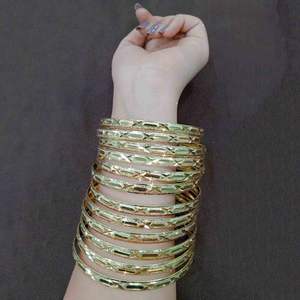 Venta al por mayor de brazaletes chapados en oro de 14K 18K 24K, brazaletes tradicionales, juego de brazaletes de oro de latón, joyería llena de oro Oro Joyeria. - Product Image 1