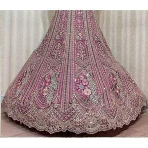 Conjunto nupcial de Lehenga con bordado rico en lentejuelas y detalles de Zari Ideal para mercados mayoristas y de exportación - Product Image 5
