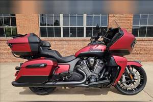 พร้อมขับขี่ปี 2025 สำหรับรถมอเตอร์ไซค์ทัวร์ริ่ง Indian Motorcycle Pursuit Dark Horse 112 พร้อมระบบเสียง PowerBand สีแดงซันเซ็ต ขายแล้ว - Product Image 5