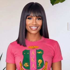 AKA scudo ciniglia t-shirt rosa con stemma verde e oro lettere ricamate abito di confraternita in cotone collegiata greco vita Top - Product Image 2