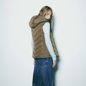 Chaleco acolchado cortavientos impermeable de alta calidad para mujer al por mayor OEM con capucha, chaleco con logotipo personalizado de diseño personalizado - Product Image 4