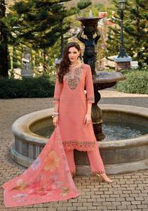 Vente en gros de bas Kurti en coton de créateur pour femmes avec la collection Dupatta adaptée à la fête - Product Image 6