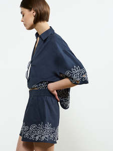 Nouveauté Mode Femme Casual Broderie Vêtement Boutique Chemise à Manches Courtes Col Revers en V et Short Ensemble 2 Pièces - Product Image 5