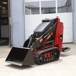 รถตักล้อยางขนาดเล็ก Toro TX525 พร้อมบุ้งกี๋หน้า สำหรับงานก่อสร้างในฟาร์ม - Product Image 2